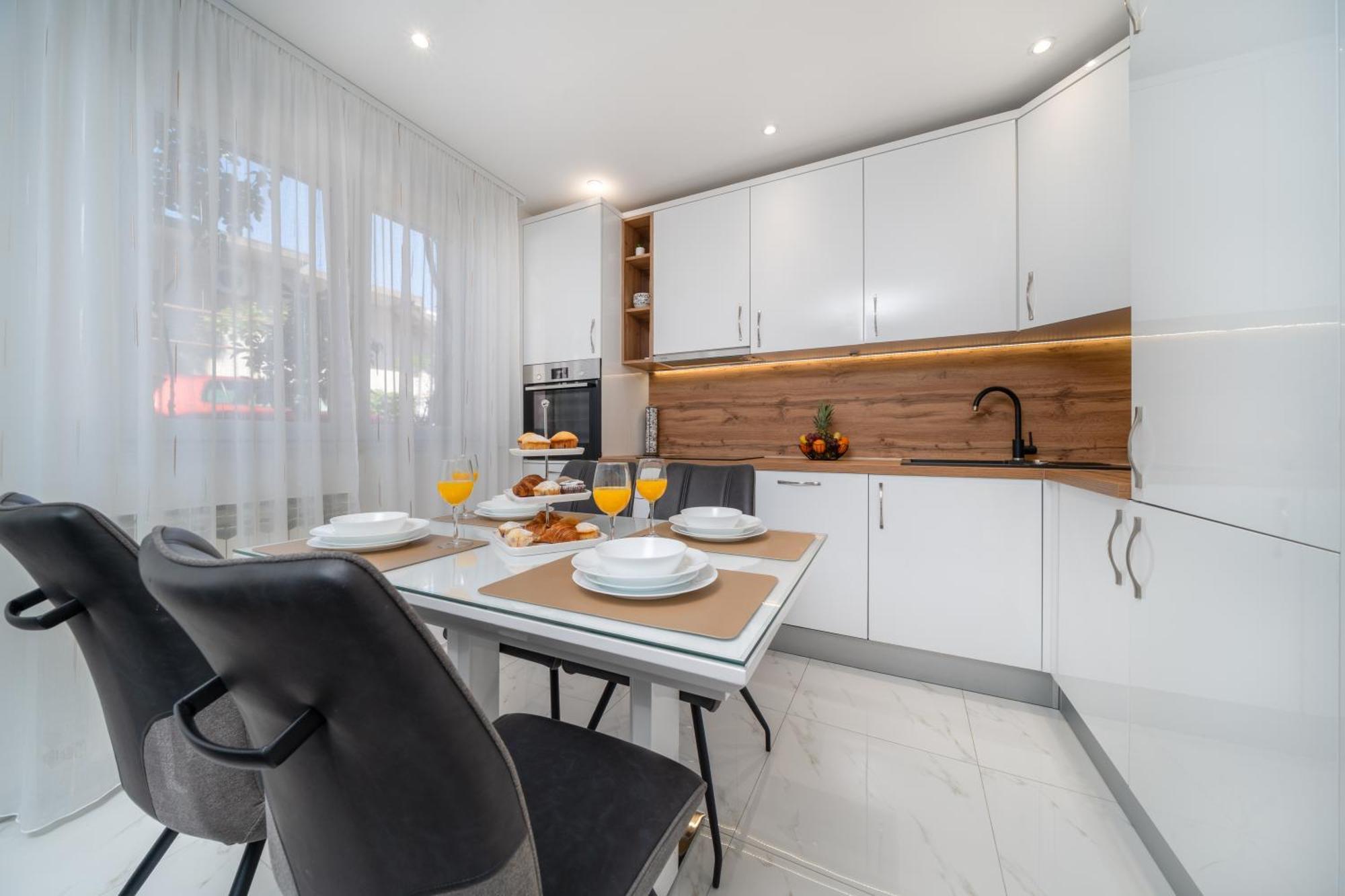 Apartmani Marivo Baška Voda المظهر الخارجي الصورة